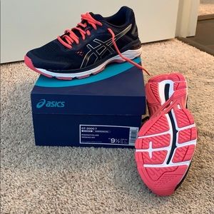 ASICS GT-2000 7 Running Shoes (9.5 narrow)